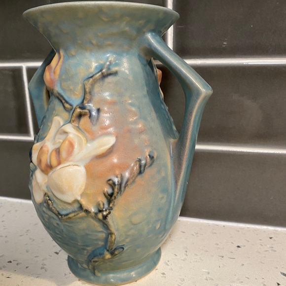Vintage Roseville Pottery 90-7 Blue Magnolia Double Handled Vase - EUC! - Picture 3 of 10